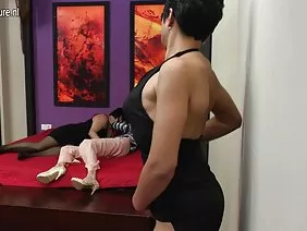 一些實驗者不斷尋找新的方法來獲得更強的性高潮。豐滿的金發女郎妮可安妮斯頓等著她的愛人通過視頻通訊讓她在手機上做愛，但狡猾的人提出了一個更難以取悅她愛人的方法。他建議和謙虛的馬克伍德一起睡覺，馬克伍德不僅保守，而且還是一個體面的家庭男人。引誘怨恨並不容易，但她並沒有教導母親嫻熟得體，但她透露了性誘惑藝術的所有秘密。這個野獸曾經獨自與無怨無悔的好脾氣一樣引誘他，就像一個從未見過令人愉快的女性身體的愚蠢男孩。一個情人出於某種原因被要求和他最好的朋友做愛，因為他已經處理了淫蕩的小妻子馬克，現在華麗的四個人可以安靜地安排一個狂歡派對。