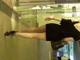 黑幫克洛伊卡特沒有智慧的光芒,否則她會在搶劫別人的修道院時隱藏她的紋身。流氓抓住了一名男子,他迅速解除了粗心的強盜的武裝並強迫他進行性交。殘酷的非正式承諾讓罪犯在他們被埋葬後離開,並要求面具在通姦開始後至少第一次不起飛。當她看到潛在受害者身上的衣服時,她對畫婊子的胃口越來越大,看到他彎曲的,詭異的紅色,脈動的陰莖,下垂的陰囊,生殖器很重,性飢餓感增加了。