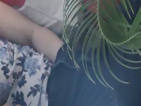 一個鷹派的匈牙利賤人Amirah Adar沿著人造絲移動，路徑正在敲擊高跟鞋的咔嗒聲，微風吹拂著一頭長長的棕色頭髮。這個小女孩在該地區被稱為一名經驗豐富的妓女，因此這裡經常出現帶有暴徒的昂貴汽車，想要在幾個小時內購買調情愛情。在梅賽德斯的兩輛小鴿子出租車出城的建議中，順從，傲慢的妓女同意，因為這個可憐的Amir of Adary的兩個洞中的兩個洞比備用客戶服務更重要。因此，她節省了寶貴的時間，這不利於年輕身體的美麗，而是用鏟子鏟錢，儘管她在性行為中花費了雙倍的能量。這些傢伙喜歡從兩個不同的角度拉扯母狗，迫使她甜美的身體像唾液一樣在公雞上坐立不安，喉嚨對第一個客戶做了一個很好的口交，而第二個傢伙的背面讓人高興。每個人都很高興和滿足，尤其是Amirah Adar，當時兩隻辣根同時被推入她的背部 - 流氓會如此痛苦地呻吟，痛苦地喊著整個地區都會聽到這些顫抖的尖叫聲！