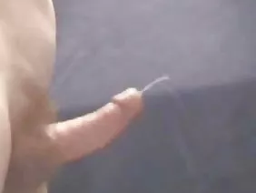 這位名叫Aliana的追逐美女和一個擁有正確長度Alex的真正男人正在床邊的地板上玩一個sekis。
