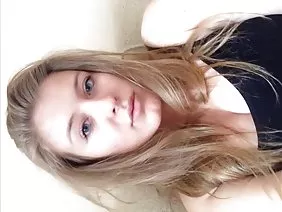 這個男孩充滿了年輕脆弱的金發女郎,現在他決定他媽的成熟豐滿的大肛門肛門