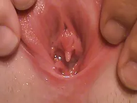 Glamour kralia Abella Danger正在等待異族肛交,這意味著一隻手長的屎會粘在肛門上並沿著直腸的整個長度穿過一個巨大的頭部。在這樣的變態之後,女孩消化道的末端不可能完全發揮作用,但隨後屁股將變寬5厘米。臀部,布魯內特巧妙地跳舞,在鄰近的男人們的露台上吹著華麗的臀部,並不羞於將她的胸部打開到太陽的光線上,但當地獄般的火焰在她的屁股上燃燒時,除了滲透到泄殖腔之外沒有任何想法。沒有任何言語可以表達美麗所帶來的醜陋前所未有的本質,人們只能同情她的座位,但從最後一次射精時臉上的笑容來判斷,這個黑皮膚的怪人仍然設法滿足了永遠飢餓,永遠無法滿足的開端。