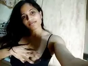 兩個年輕的熱金發女郎在考試中與一些可憐的三人小組發生性關係,但他並沒有失去與女學生滿足他需求的機會。