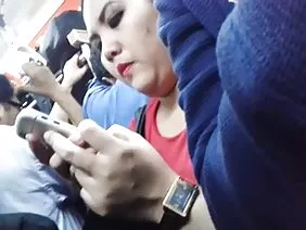 複雜的金發女郎Pristin Age喜歡陰莖勃起的感覺，當陰莖從勃起中獲得力量向各個方向膨脹時。公雞吮吸者喜歡在陰囊拉舔睾丸，用舌頭拉韁繩，將其擰入尿道，用脆弱的小手熔化陰莖的軀幹。直到minetchitsi的腺體，它最終驅動捲軸進入喉嚨，同時，它不會窒息，因為嘔吐痙攣完全沒有。對刺激敏感度降低的肺泡可以做出深深的口交，也就是說，你甚至可以將愛的黑人工作人員插入冰柱的冰柱而不會產生任何後果。對於一個口交愛好者來說，最酷的事情就是用辣根塗上喉嚨而不是用手，這與串在肉串上的肉串相當。但辣妹最喜歡的活動是在她美麗的臉上排出精子，在她的手上塗抹白色液體......