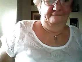 索菲正試圖讓她的哥哥走出家門，與一個新男友一起迷上臥室。騎車人不支持這個小妹妹的夢幻事業，因為有興趣的兄弟們計劃在座位上和朋友一起參加摩托車比賽。 Chad White很想在全國各地移動，只有他沒有下半場。聰明的女孩邀請客人與當代的Adrianu Chechik合作。這個小女孩是一個罕見的讀者，比任何摩托車手都更了解鐵馬，因為家裡有專業的摩托車比賽。這對夫婦獨自一人在車庫裡，他們之間閃過一道火花。騎自行車的人穿著可愛的皮夾克試穿，然後拖進臥室，他媽的這麼酷，乳頭從來沒有偷過這個想法與別人一起翻滾。