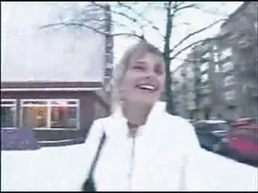 甜美的金發女郎，大山雀Rachel Ritchie將讓一個黑人男子進入黑色眼鏡蟒蛇的混蛋。令人眼花繚亂的若蟲不怕與另一種族發生性關係，事實上，厚厚的裝置可以輕易撕裂肛門並破壞女性身體最吸引人的洞。一個女孩在一個奢侈的比基尼露出一個露台，不加思索地自慰和庸俗地舔手指在兩腿之間的縫隙。她挑起黑人出去安排狂歡。當將陰莖塞入陰道時，Rachel Ritchie的觀點將發生巨大變化，因為在標準性交後，她的身體因迷人的不適而癱瘓，以至於她想要拯救她的屁股直到更好的時光。