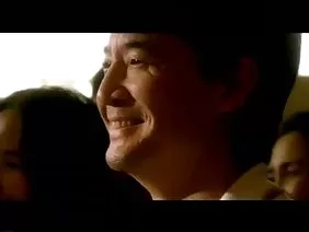通常泰勒的SUV肥皂考特尼,但女孩要求她的朋友在這個困難的課程中取代,帶給學生收入。在看到汽車時,黑人女人維也納布萊克意識到她可以冒險並獲得她夢寐以求的一切。一個小推車穿上一條微型裙子,在擠奶處打結一件白色襯衫,泡了一塊海綿,開始努力地將泡沫擦在一輛巨型皮卡車的引擎蓋上。值得一看的是汽車車主的臉,因為新洗衣機的外觀而扭曲了。這個女孩沒有隱藏親密的魅力,好像她想要在引擎蓋上被操。這個伎倆完美無缺,所以一分鐘後,他們遇到了汽車車主的一名成員,在布萊克小姐的濕漉漉的陰部里大聲瞇了起來。自我利益不是罪,特別是在吞下其潛在讚助者的精子之後。