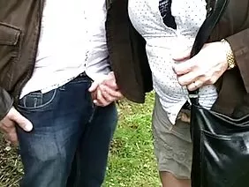 瑞奇約翰遜擁有一個巨大的房子,你需要付出很多。一個黑皮膚的男孩長期尋找居民,他可以放棄一半的財產。經過幾次採訪,選擇的重點是漂亮的白人女孩Stella Cox。帶有開胃形式的麵包屑是一種素食主義者,並以其最不道德的表現宣揚了表現主義。房客穿著便服在房子裡走來走去,或穿著透明的連身褲走路,褲襠區有一個洞。女孩赤身裸體地洗了盤子,簡單地回答了這句話 - 在乳頭和腹股溝上塗上泡沫,這樣黑人就沒有看到親密的了。一個微妙的談話正在醞釀,但它不會來找他,因為斯特拉已經等了很長時間,因為她有機會用她的魅力和性能取悅住宅的主人。