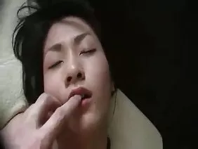 “Good night,onanists”節目中的成人睡前故事非常類似於著名的電視節目。除了少數例外,首席演示者,淫蕩的手套玩具的經理,肯定會操他的年輕助手Jinx Maze和Jade Stevens。雖然pustobrёh告訴淫穢的生活故事,女孩跳上球,堅持相機zhopeni,而不是催眠觀眾。喋喋不休地嗅到黝黑小雞的屁股,用奶油塗抹臀部,試圖用蛋白質填充物填充直腸空間,這肯定會爬出來。在這樣的成人遊戲之後,是時候帶著骯髒的微笑玩得開心,準備替換地面上的任何洞。