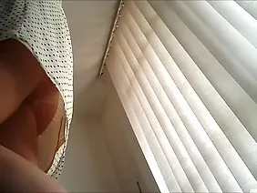 小學生和老師很久以前就建立了對凱樂的看法,但只有亞歷杭德羅在放學後設法和她待在一起,第二天他就乾了她,再次從她精緻的陰部再次興奮